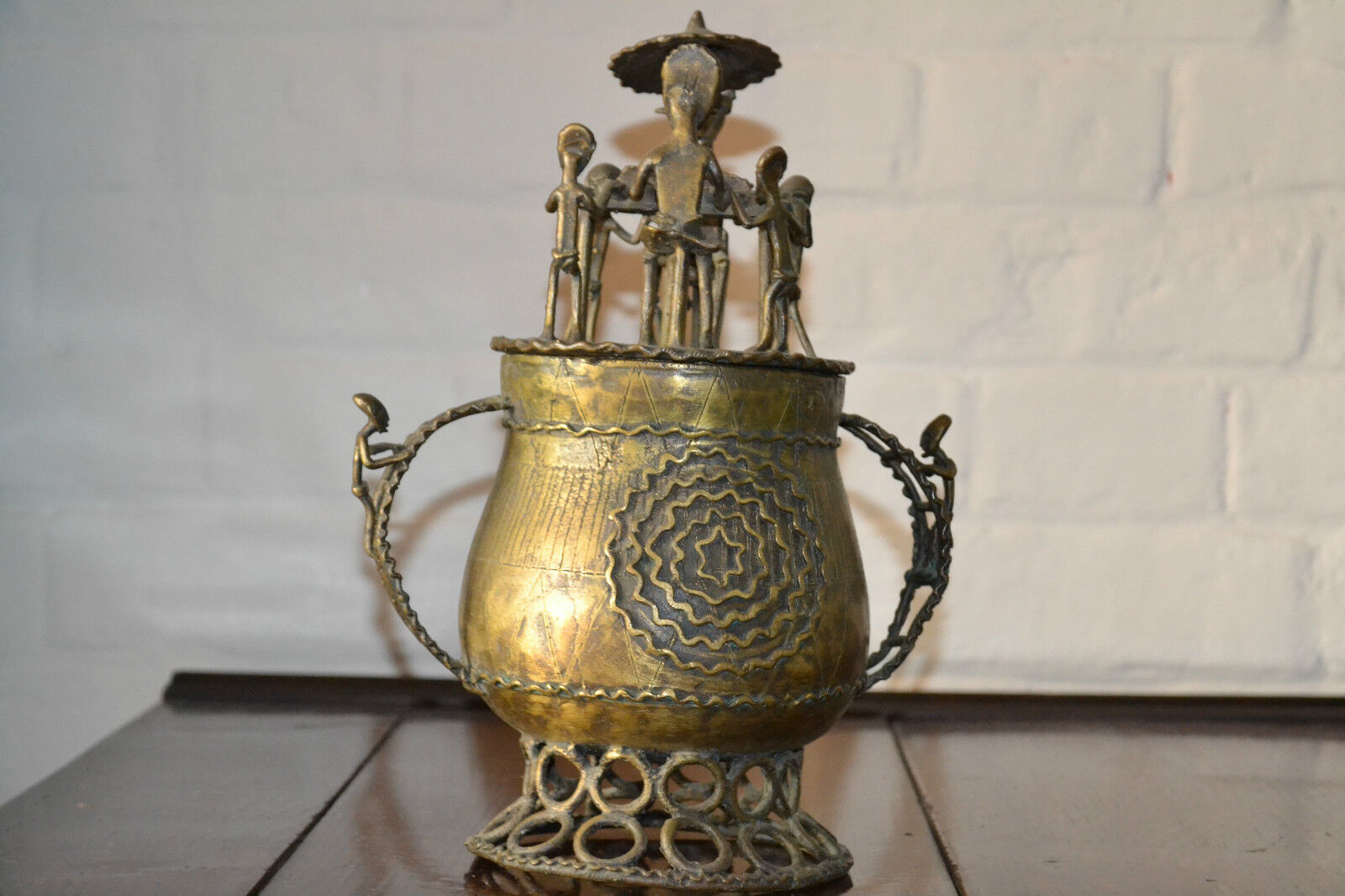 Large early 20 th century African Benin tribal ceremonial medicine pot c1920