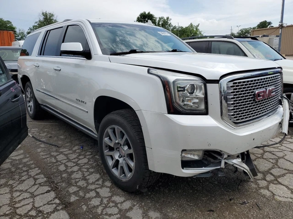 2016 GMC Yukon XL Washer Reservoir OEM 6.20L Used 182K Miles C25534 - Image 4 of 4