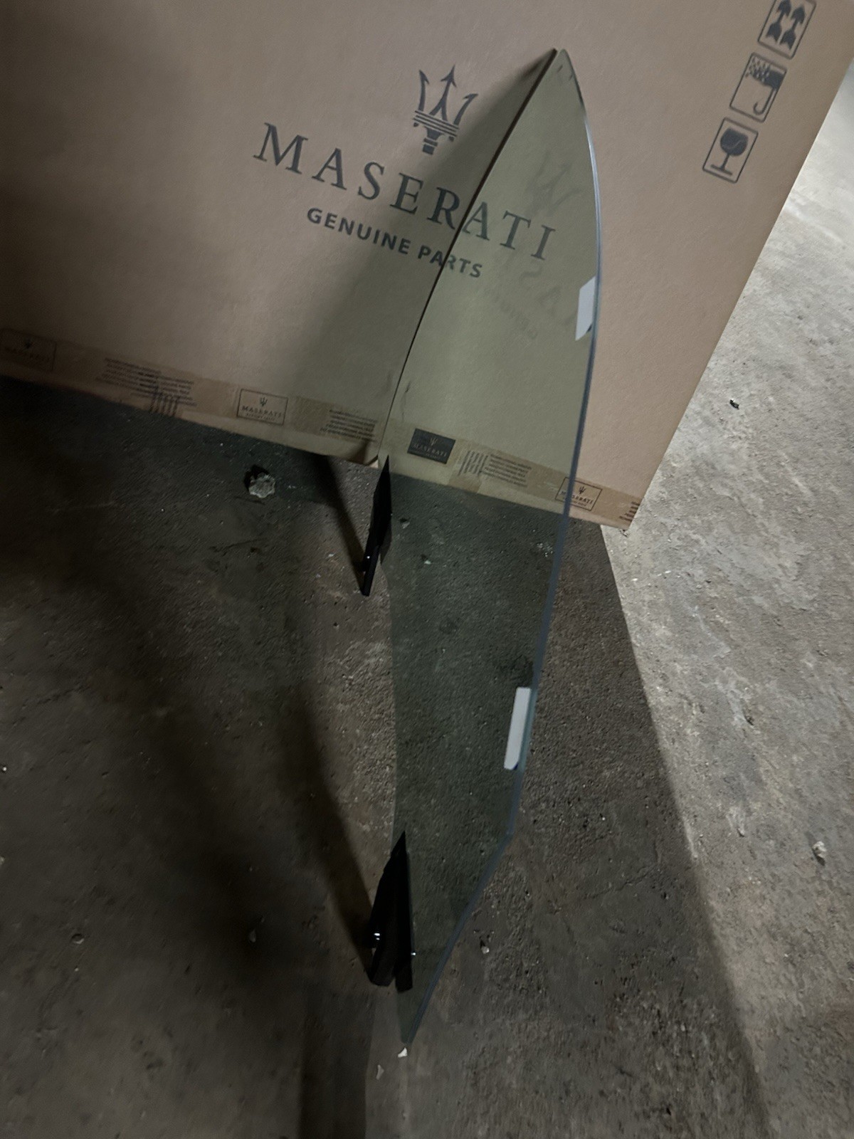Genuine Maserati RH Front Door Window 670032191