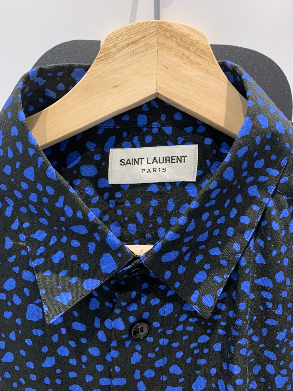 Camicia Saint Laurent blu e nera con stampa maculata ritagliata taglia 40 prezzo consigliato £ 565
