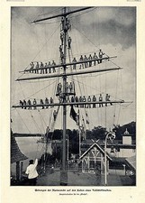 Berlin Uebungen der Marinewehr auf den Rahen eines Vollschiffmastes Bildd.1901