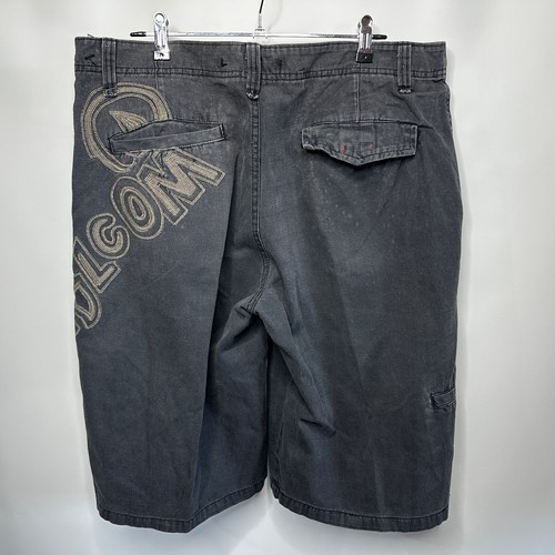 Volcom Shorts Men Size 38 Grey Surf Mid Rise Pockets Zip Fly 100% Cotton - Picture 2 of 14