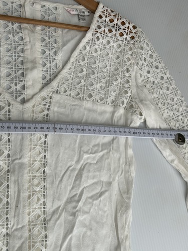 THREE OF SOMETHING Womens White Crochet Style Top Size Medium - Picture 12 of 12
