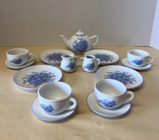 Vintage Child  s Tea Set 16 Pc Teapot Sugar Bowl Creamer 4 Each Cup Saucer Plate