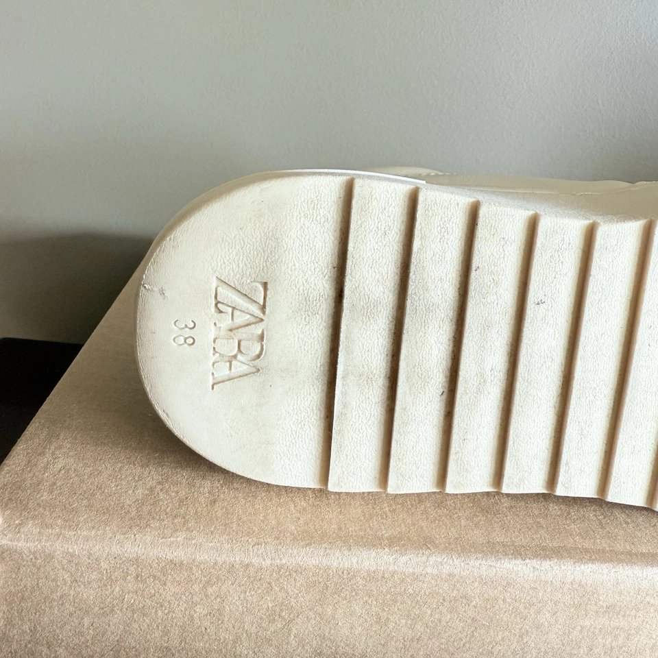 Zapatillas Mickey ZARA×Disney Crudo 8.5 Foto 4 de 4