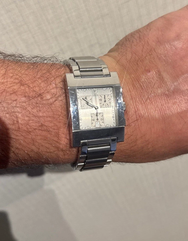 Gucci 7700M Orologio Cronografo Argento da uomo usato - Immagine 2 di 3