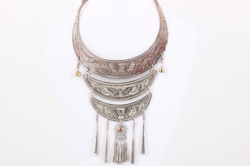 EGYPTIAN BIB METAL CHOKER CRESCENT SHAPEDTWO-TONE NECKLACE COSTUME 1503
