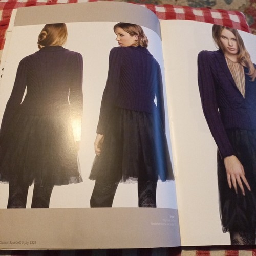 π Patons 1302 Womens Classic Bluebell 5 Ply Knitting Pattern Book 8 Designs - Picture 6 of 16