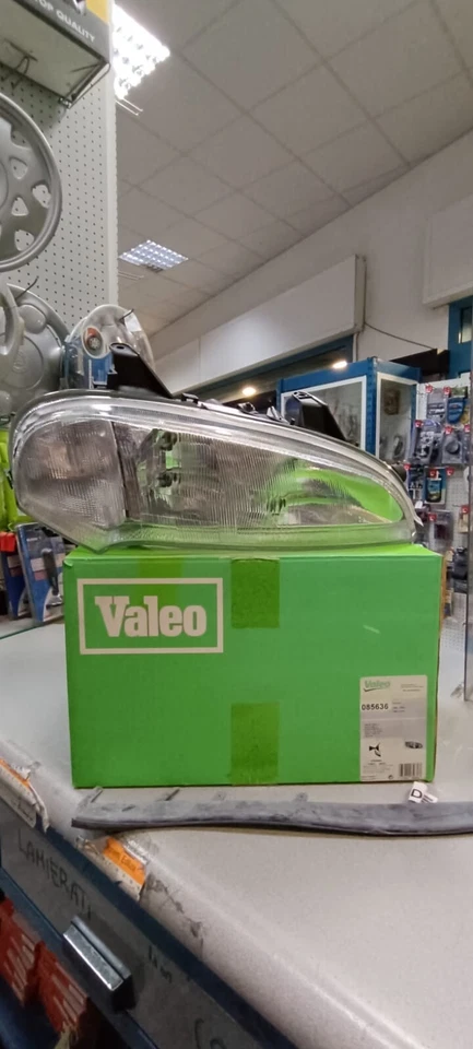 Faro proiettore dx Opel Tigra dal 94 Valeo 085635 - Immagine 2 di 4