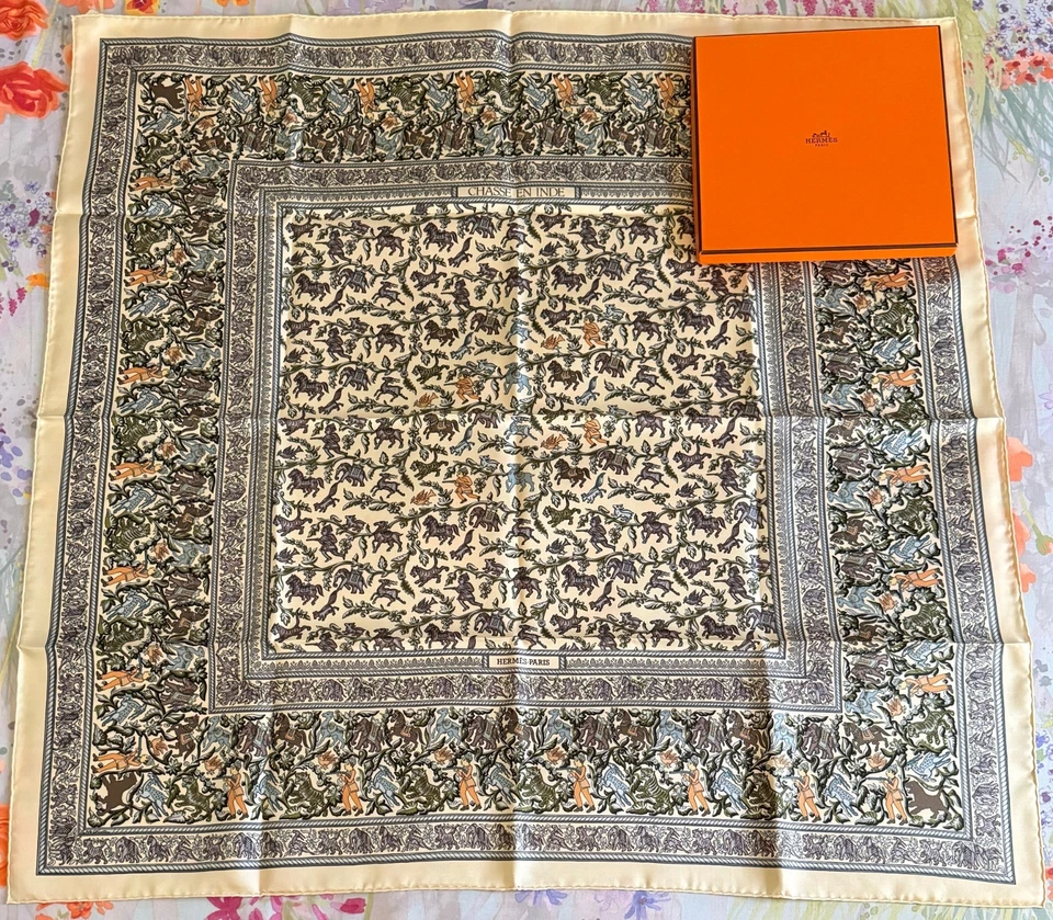 NWT NEW HERMES Chasse en Inde Ivory Silver 90 cm Silk Square Scarf Box VERY RARE - Image 2 of 4