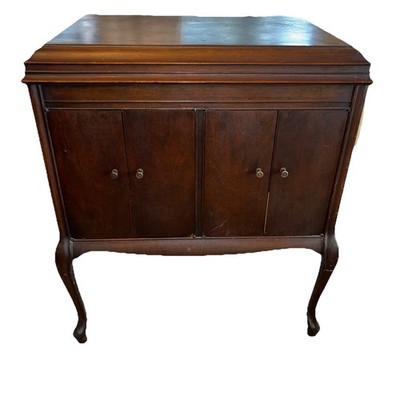 Victor Victrola Style VV-210 Talking Machine Cupboard Antique With Many Records