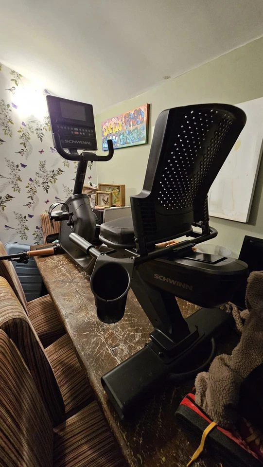 Schwinn 590r Recumbent Bike, great condition  - Image 2 of 4