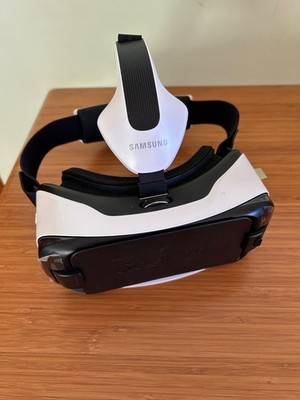 Samsung Gear VR, Powered By Oculus, Virtual Reality Headset,  SM-R321 Unused