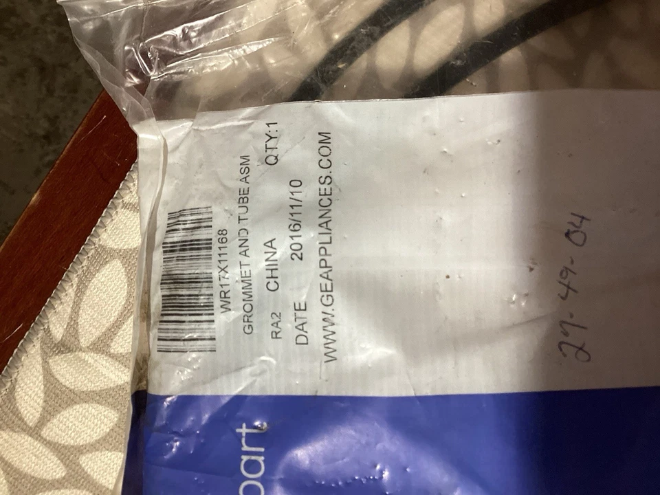 NUEVO WR17X11168 Conjunto de ojal y tubo para refrigerador GE genuino OEM nuevo Foto 2 de 2