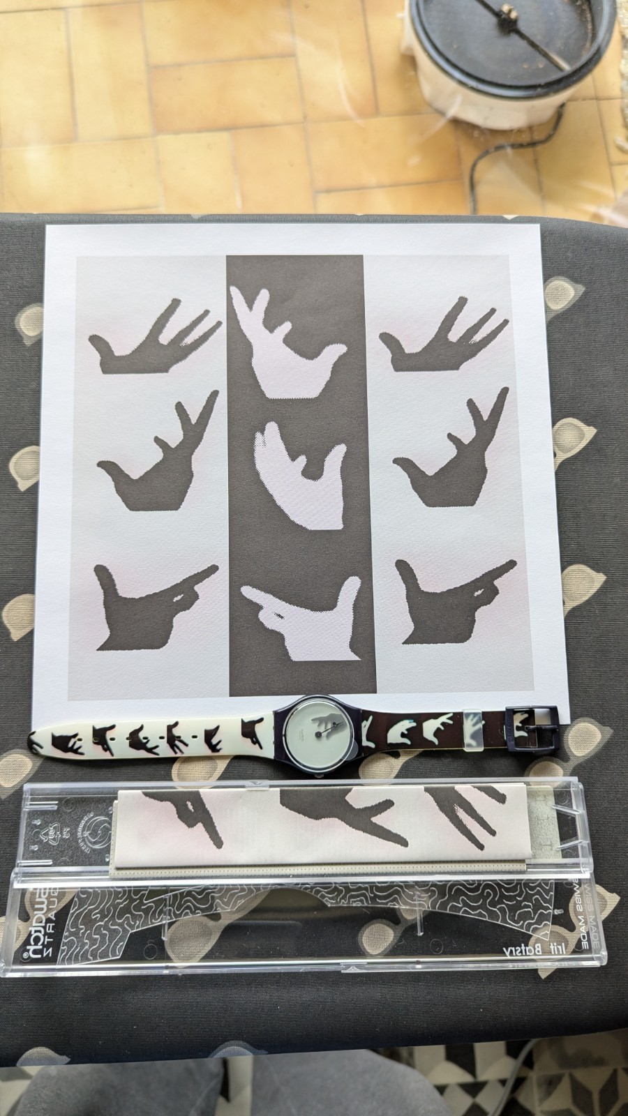 Montre Swatch Artist HANDS Irit Batsry GN166 idée cadeau art vintage