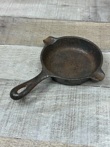 Vintage Wagner Ware Cast Iron 1050 A Mini Frying Pan Spoon Rest Ashtray