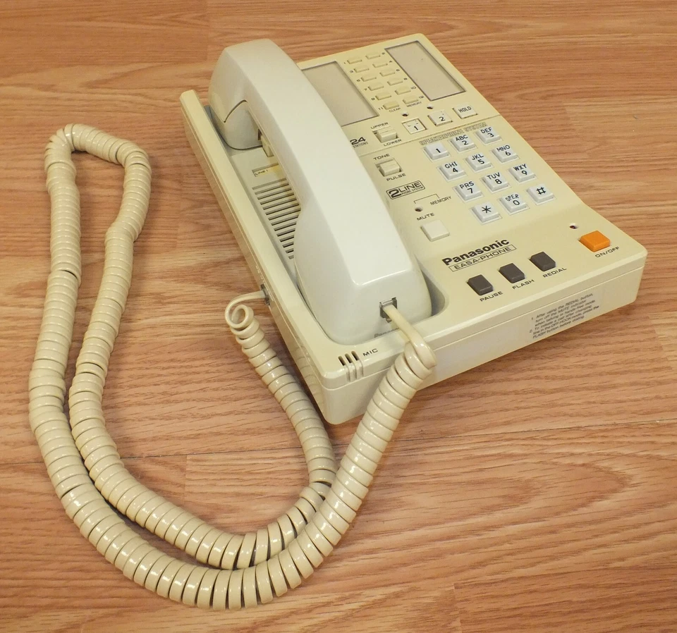 Sistema telefónico vintage Panasonic (KX-T3130) 2 líneas con cable **LEER**  Foto 2 de 4