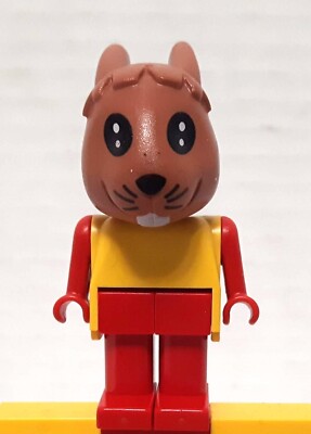1982 LEGO Fabuland 3708 RUFUS/ROBBY RABBIT: THE BAKER'S BOY Minifigure