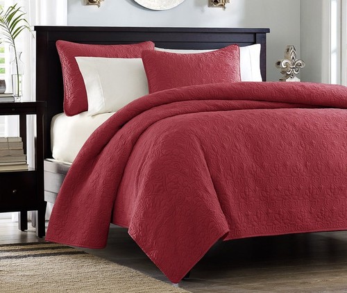 red bedspread queen