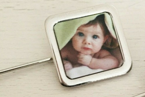 Personalisierte Stick Pin individuell jedes Bild Logo, Hochzeit Blume Andenken Geschenk Clip - Bild 7 von 8