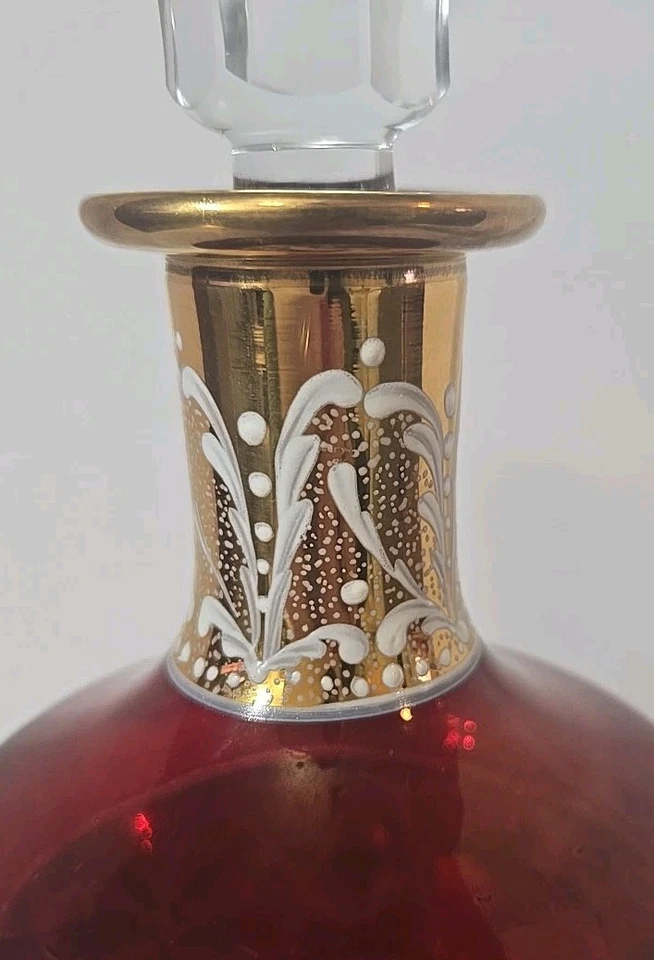 "Antigua jarra de vidrio bohemio Moser roja con rollos de oro esmaltado 10,25"" H" Foto 3 de 4