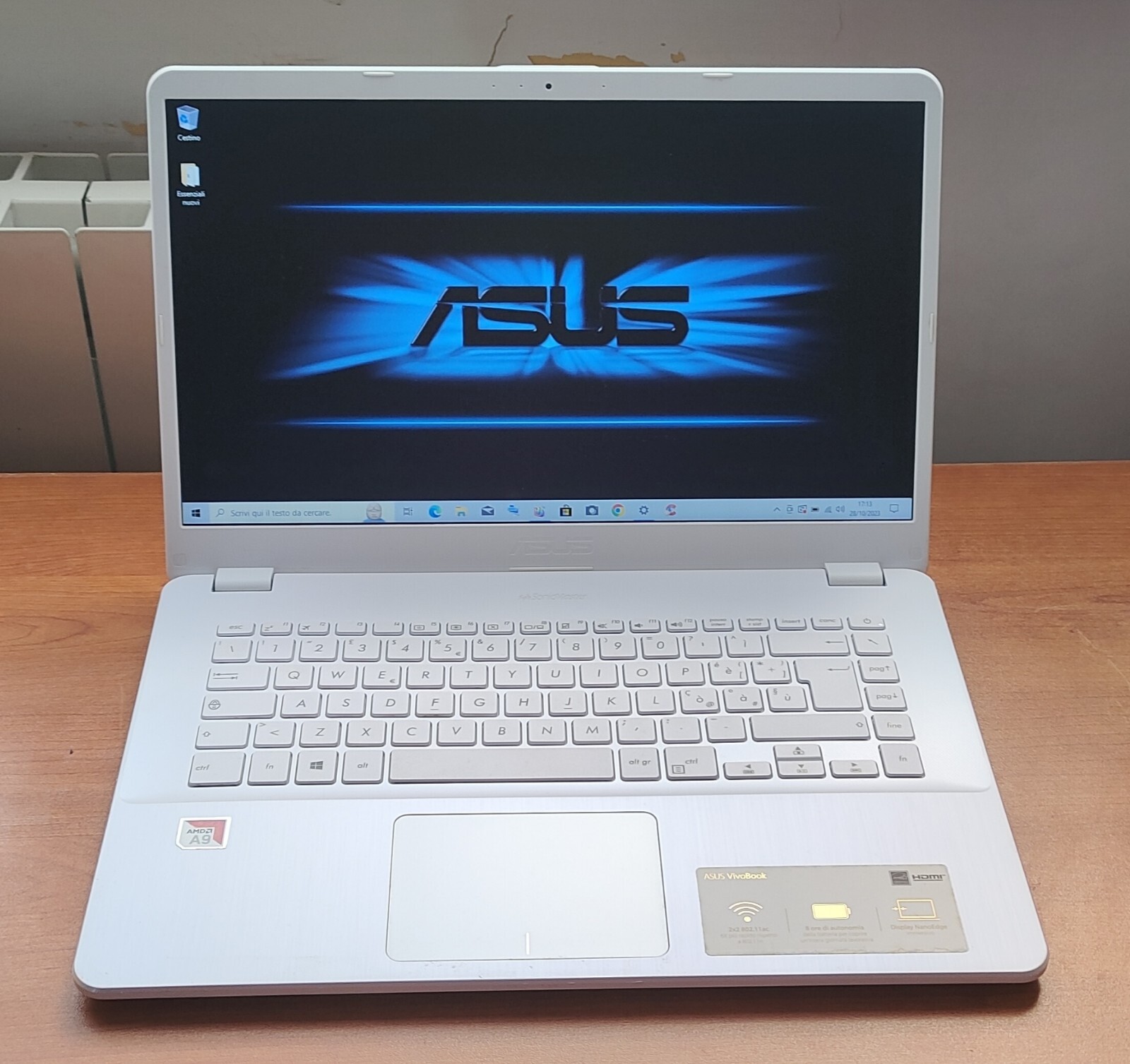 Notebook Asus VivoBook F505B - AMD A9 - Ram 8Gb
