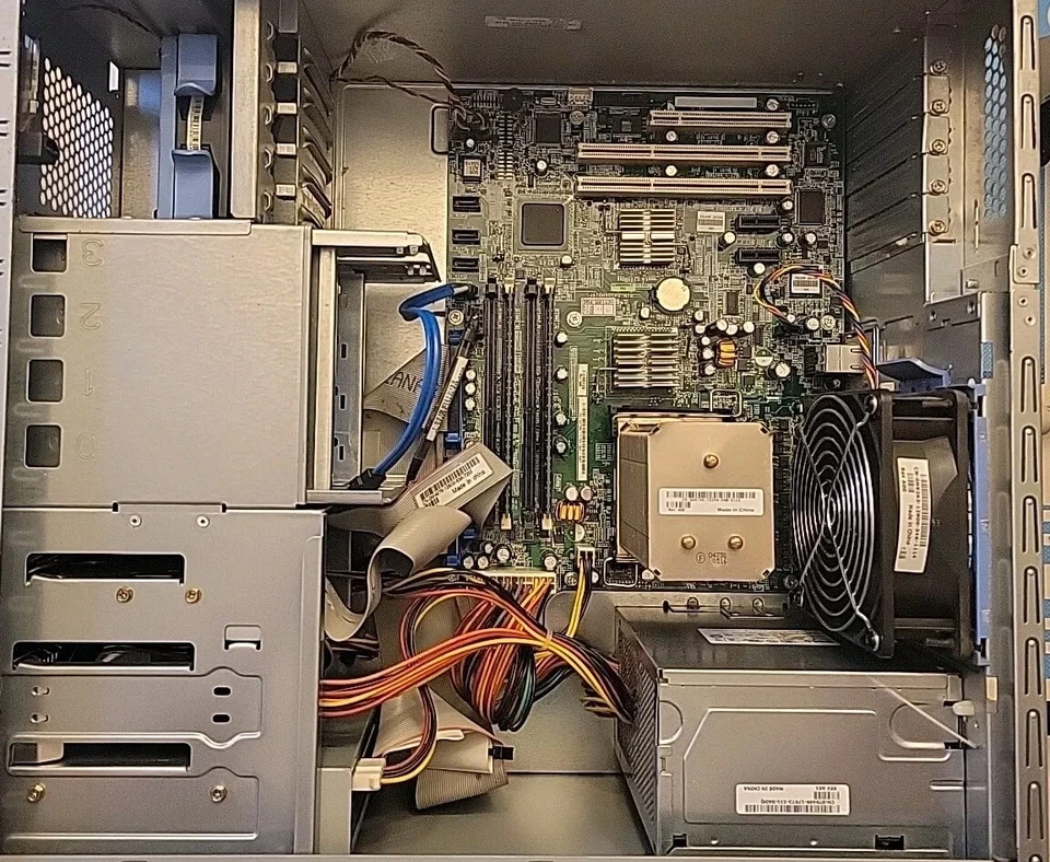 Dell PowerEdge 800 Server Tower Intel Pentium 4 2.80Ghz 1GB RAM DDR2 *No HDD OS - Image 3 of 4