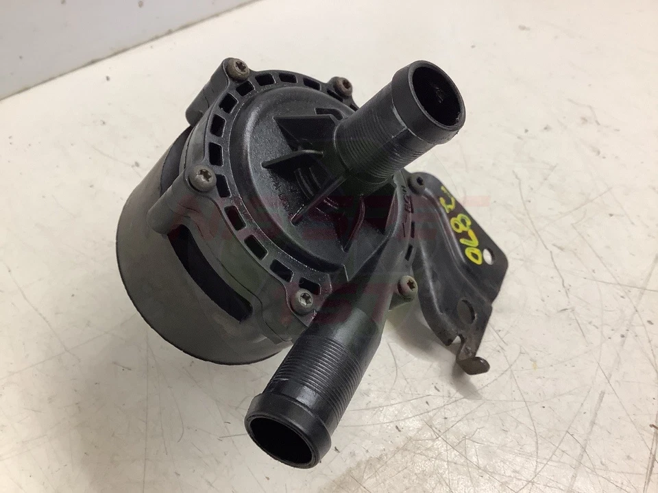 Bomba de água auxiliar híbrida Infiniti Q50 2013-2018 925164GA0A - Imagem 2 de 4