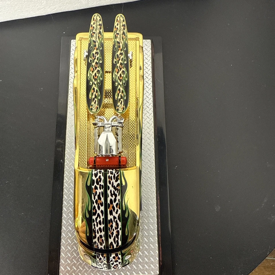 Kustomcity EVO Surfwagen VW Drag Bus super chase oro 24k 1 de 48 Foto 3 de 4