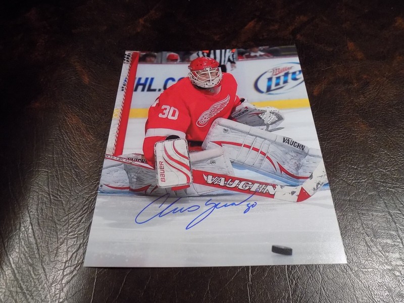 CHRIS OSGOOD AUTOGRAPHED RED WINGS 8X10 PHOTO W/COA