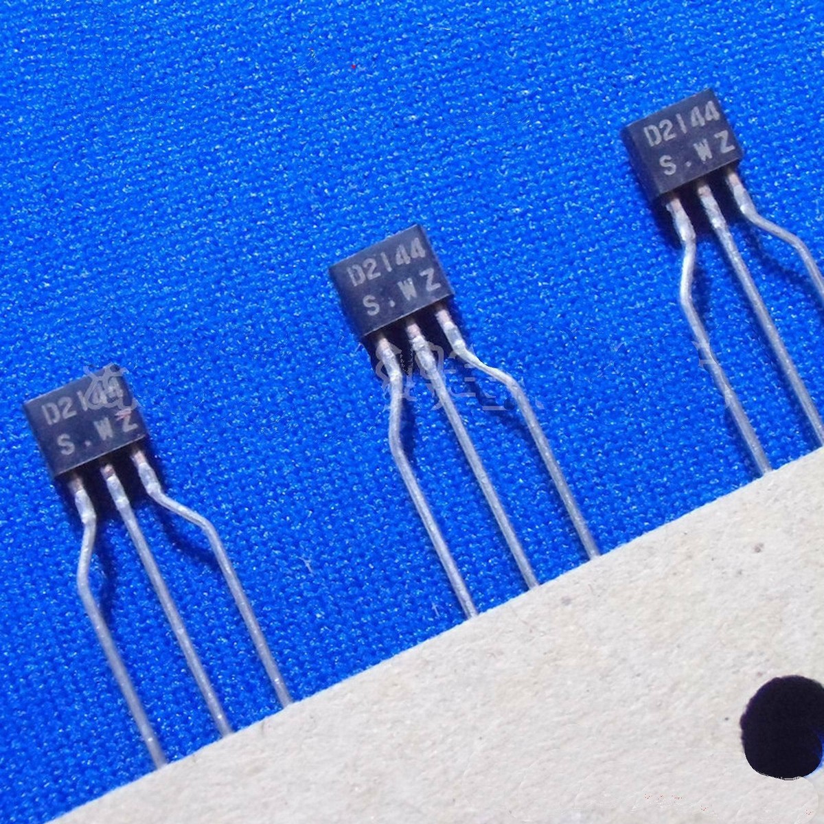 5 Transistor DIP 2SD2037 (D2037) ROHM | Nuovi Con Tracciabilità