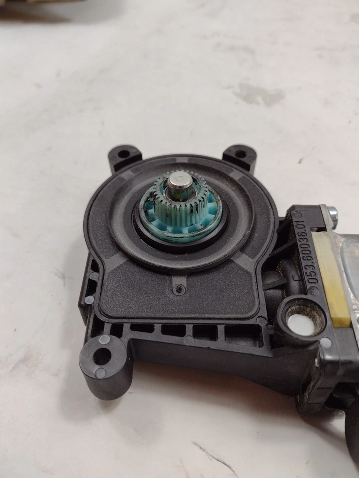 Motor elevador de ventana trasero izquierdo original Motorcraft WLM175 Ford Focus 4 puertas 2000-08 Foto 4 de 4