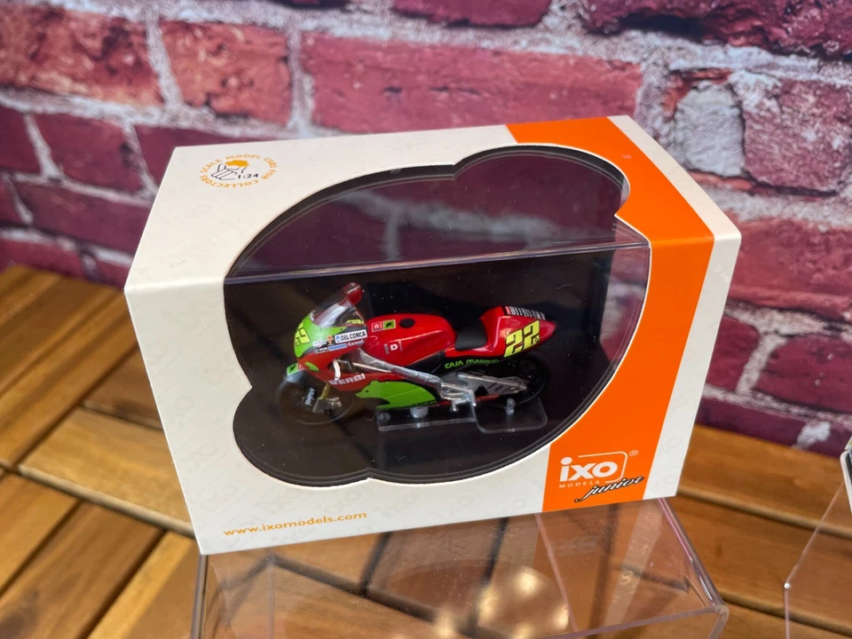 Lot of 5 - IXO MODELS MOTORCYCLE AGUSTA 500 DERBI 125 APRILIA RS 3 YAMAHA 250YZR - Image 3 of 4