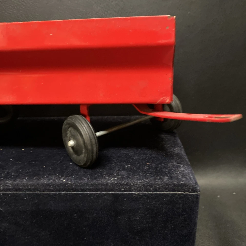Toy Ertl Case IH International Steel Flare Side Box Wagon  farm 1:16 Scale - Image 4 of 4