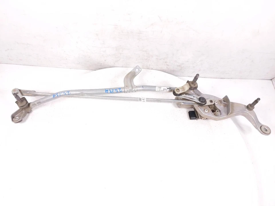 2019-2023 Mercedes-Benz C300 Front Windshield Wiper Motor & Linkage 339702165804 - Image 2 of 4