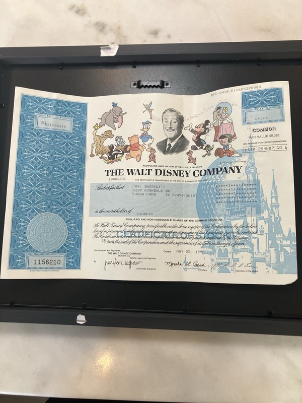 Walt Disney Co. Stock Certificate May 5 , 1995  Original 1 Share MINT  VINTAGE