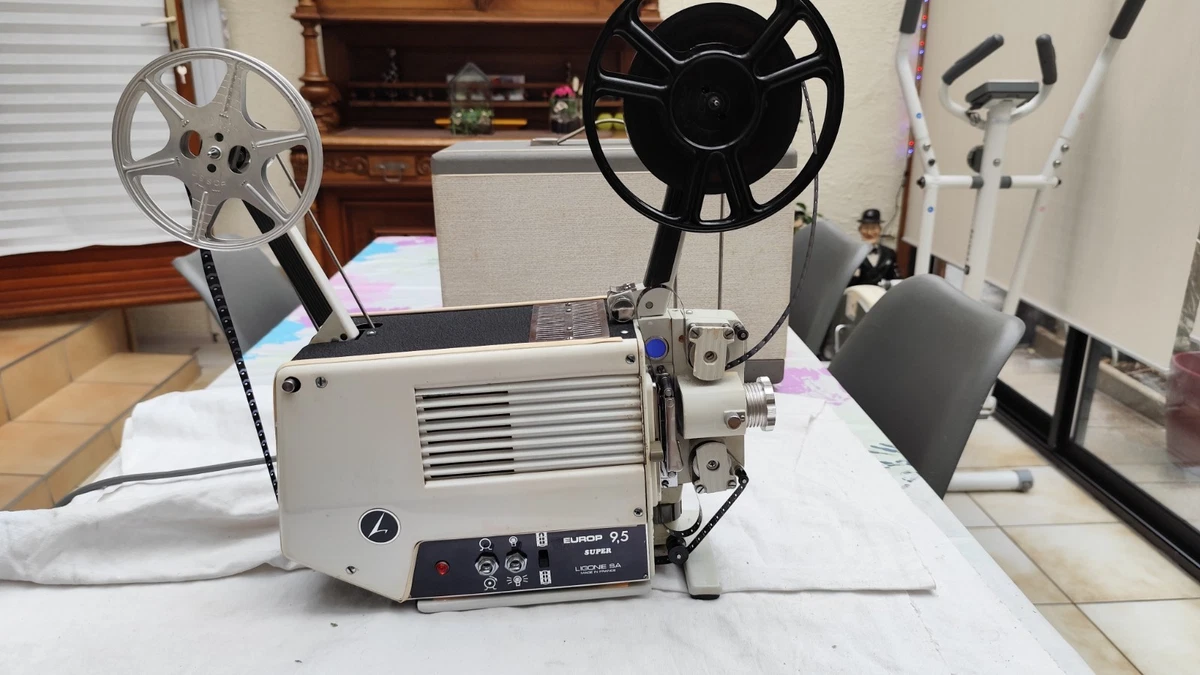Proyector cinematográfico Pathé Baby de 9.5mm - MUVAC-Museo Virtual de