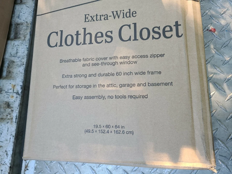 Armario de ropa extra ancho WHITMOR 6822-167-B 60 pulgadas Foto 2 de 4