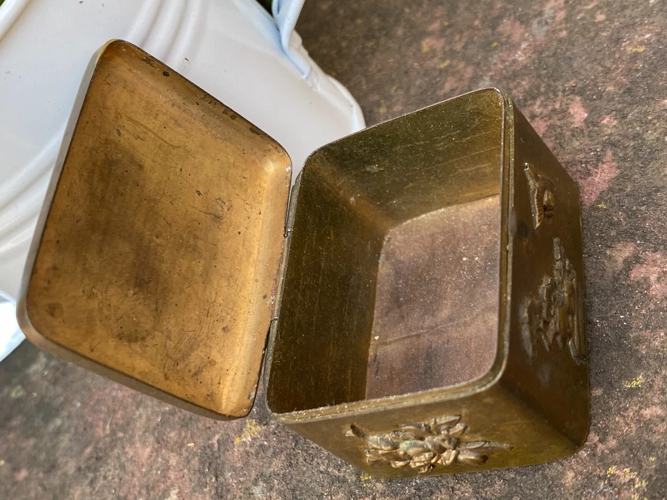 Antique Meiji Japan Mokume Gane Mix Jewelry Caddy Kettle,Bouquet,Birds Miniature - Image 3 of 4