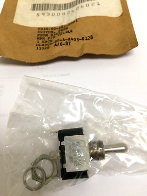 Eaton 7511K4 Toggle Switch SPDT, Single Pole Double Throw NIB 5930 00 ...