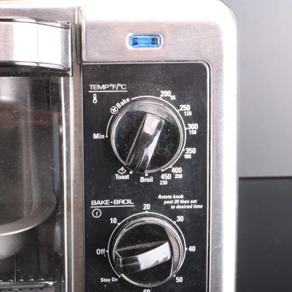 Black+Decker TO1660B Countertop Convection Toaster Oven Stainless Steel - Image 3 of 4