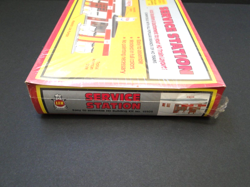 1981 A.H.M. Masterpiece Series 1: Service Station HO Scale Building Kit 15503 - Picture 5 of 12