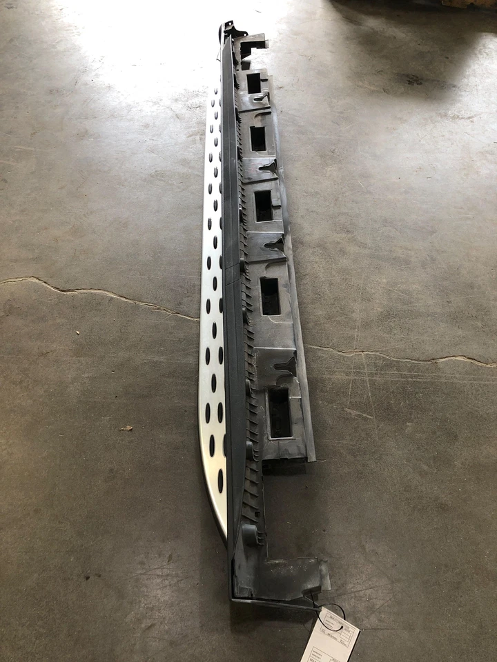 2015 MERCEDES ML400 W166 OEM LEFT DRIVER SIDE RUNNING BOARD - Изображение 2 из 4