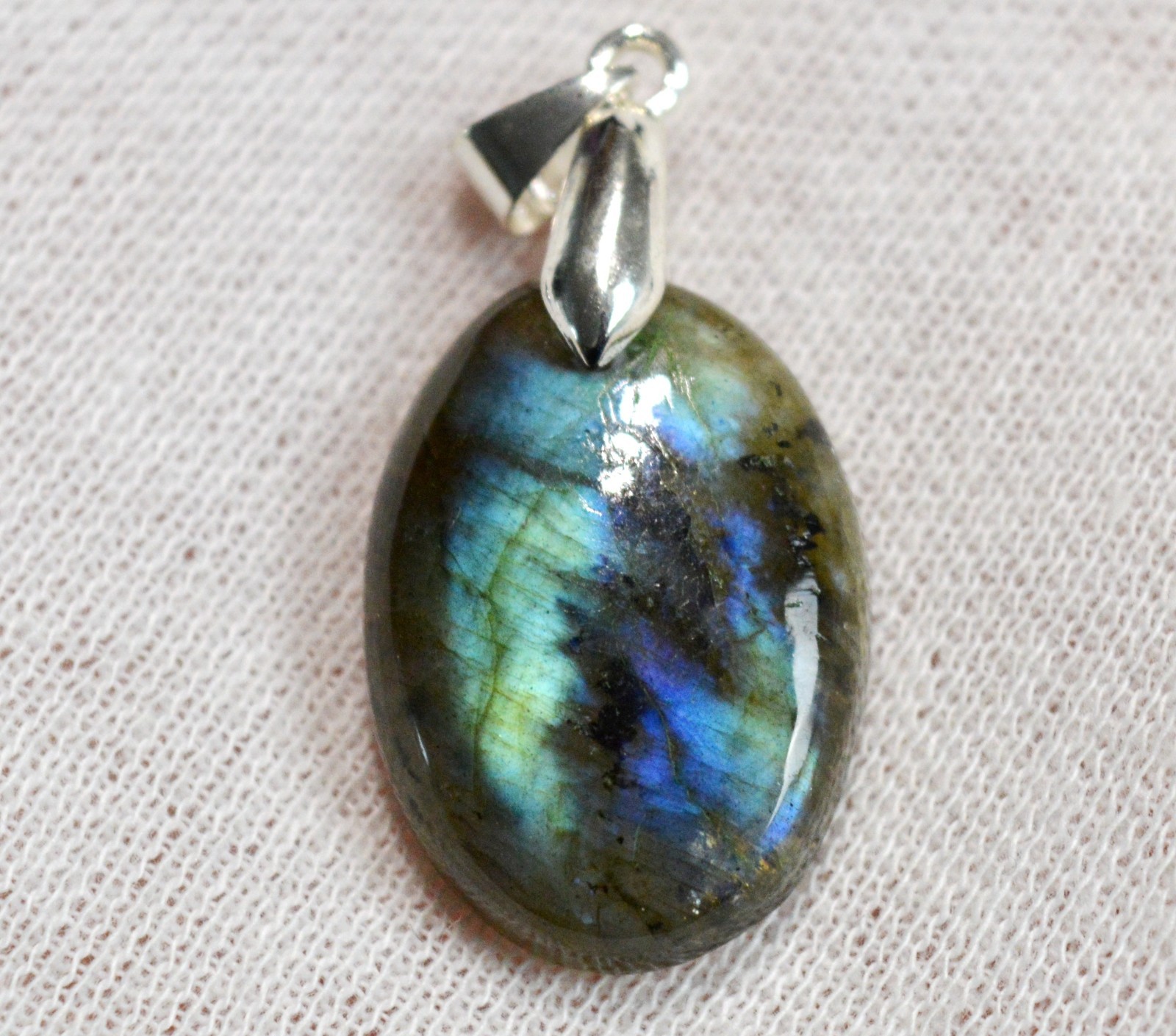 Pendentif labradorite 27 carats et cabochon en pierre naturelle de Madagascar FZ29