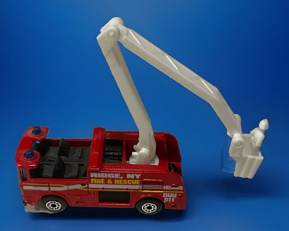 Matchbox 1999 Snorkel Fire Rescue Truck, Ridge New York, MB4 - Image 3 of 4