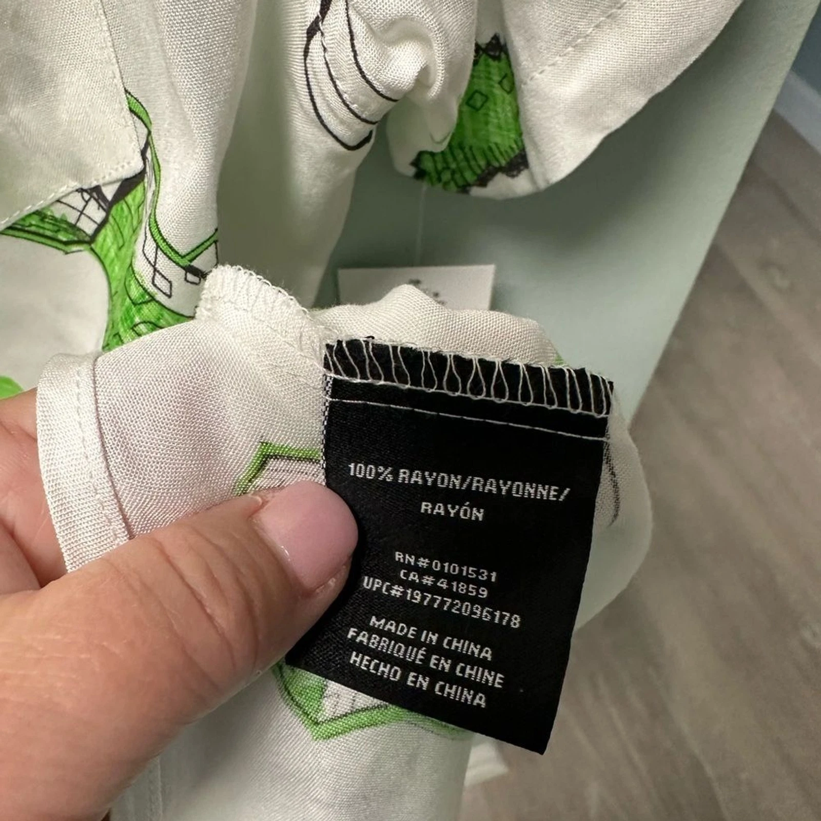 Minecraft button down shirt size Large NWT