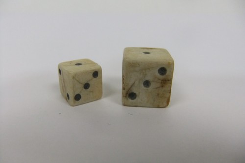 Vintage Bone Bovine Dice - Picture 3 of 9