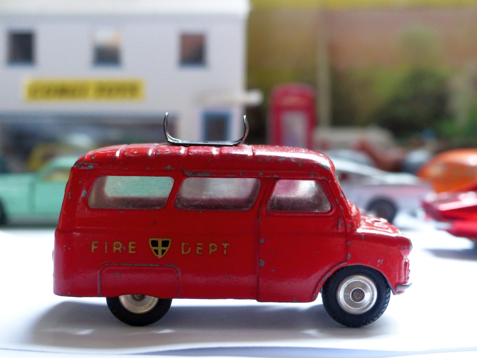 Corgi 423, Bedford Utilecon Fire Tender - Free Price Guide & Review