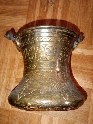 Historischer geschmiedeter Vintage Messing Topf aus islamischen Bereich mit Eins