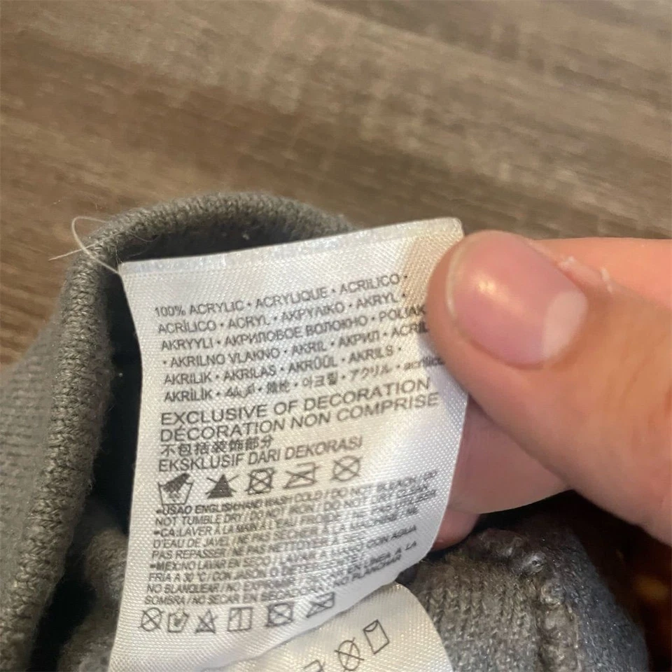 Молодежная серая зимняя шапка-бини Nike с помпонами унисекс детская один размер - Изображение 4 из 4